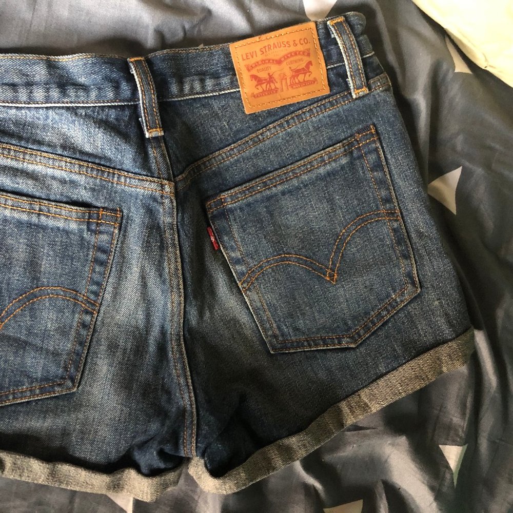 NWT LEVI WEDGIE FIT SHORTS White Oak Cone Denim 27